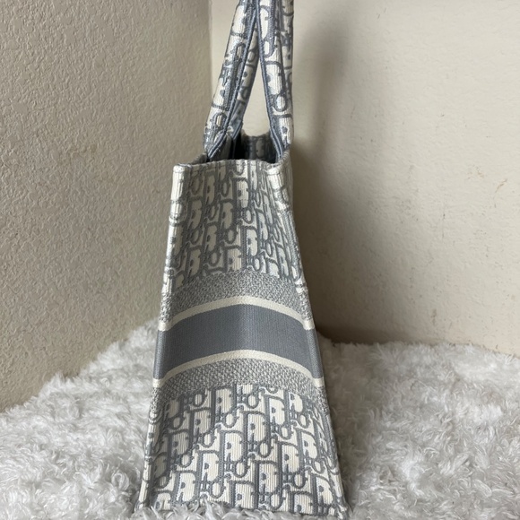 Christian Dior Oblique Jacquard Book Tote Medium - Picture 4 of 8